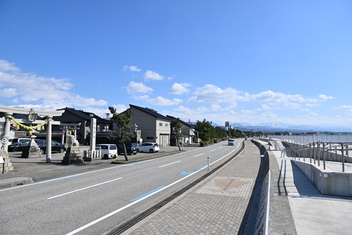 蜃気楼ロード沿線には神社や史跡も