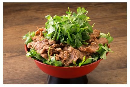 巨大なラムパク丼「マホメット」