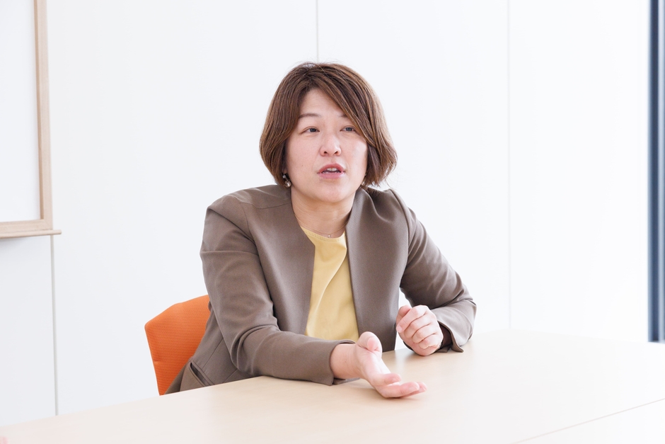 前田 真弓様　(ソリューションビジネス本部 ソリューション営業部 部長)