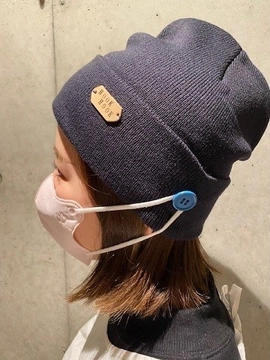 マスクの紐を耳にかけなくて済む 「マスクボタン付き帽子」発売！