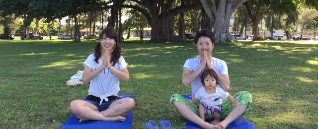 公園で親子ヨガ