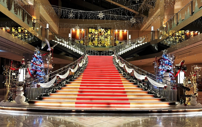 クリスマスムードたっぷりの「光の大階段」