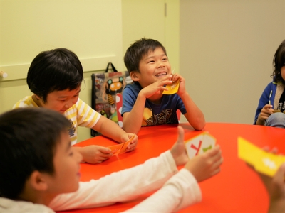 楽しく英語を学べる活発なレッスン