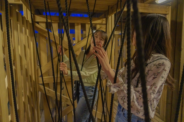 ▲全身を使って罠を潜り抜けろ！