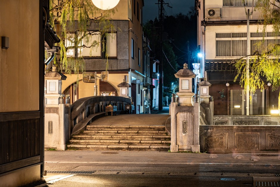 夜の城崎温泉街