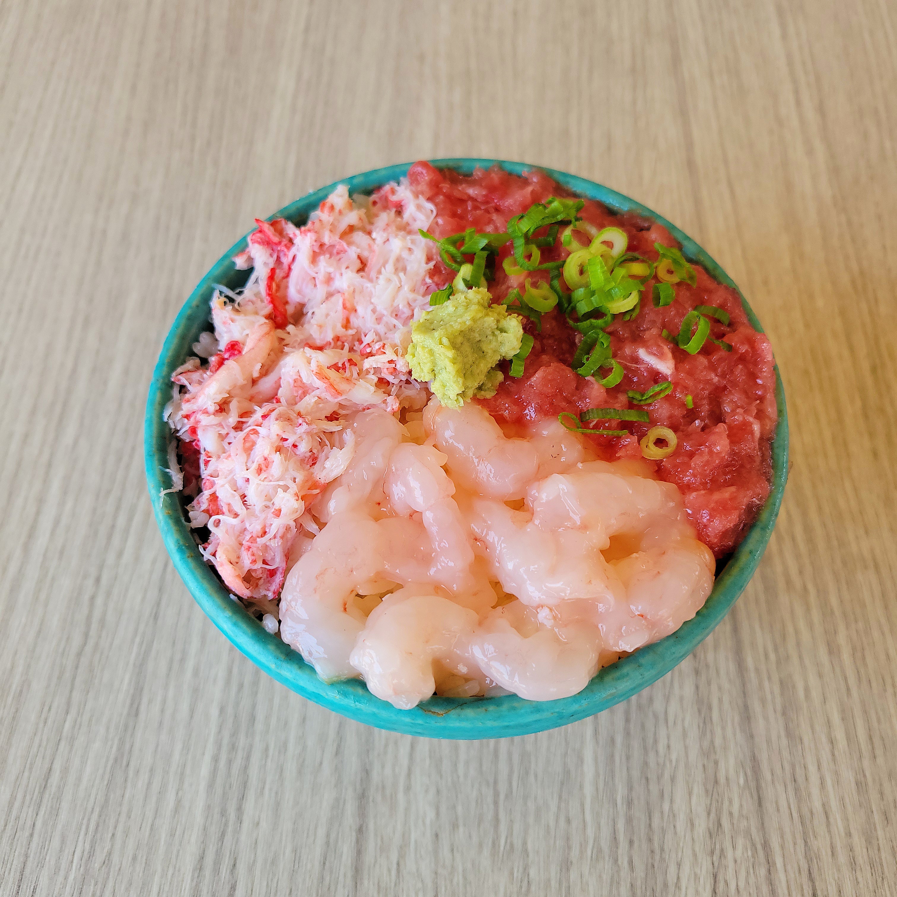 えび・かに・本マグロ丼