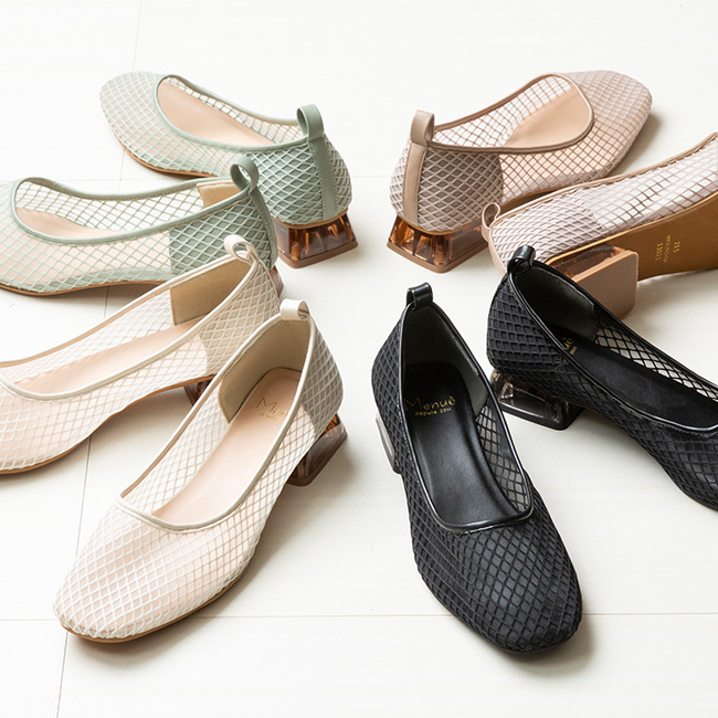 \今季GETするならクリア素材がおすすめ!/涼しげな透明感を表現するクリアヒールシューズが続々登場!