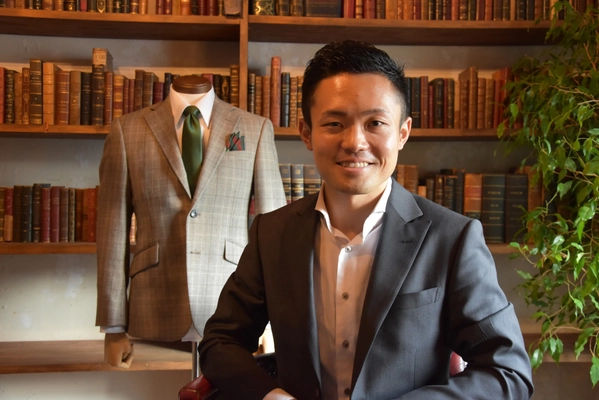 スーツをオーダーで買わない理由は、もう存在しない！ 出張採寸付きで26,800円のオーダースーツが全国本格展開開始