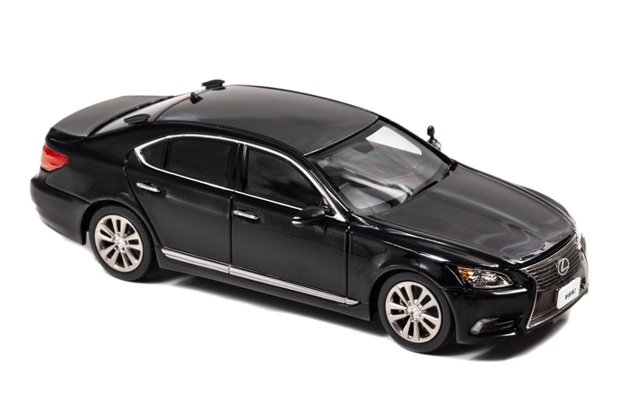 1/43 レクサス LS460 2015 警察本部幹部指揮車両:右前