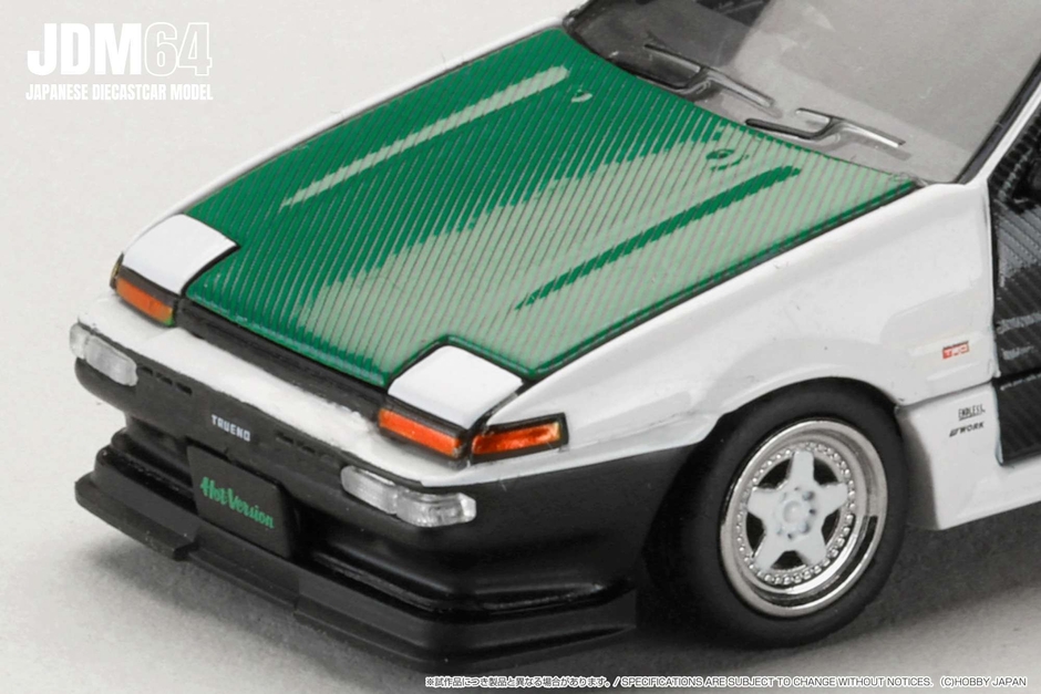 特徴的なボンネット