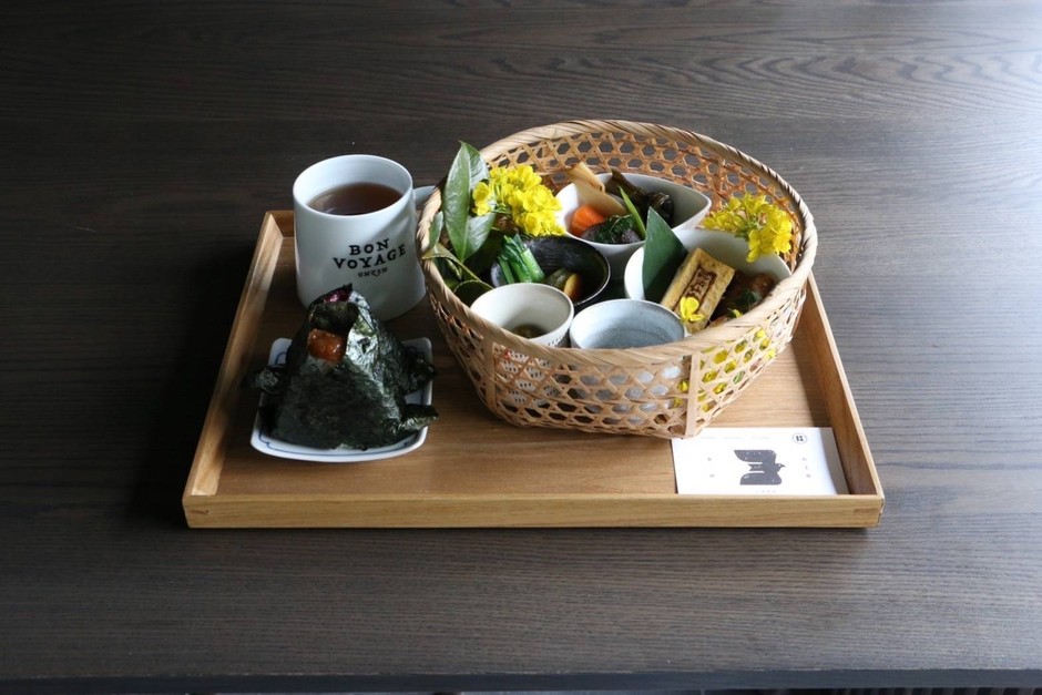 花かご・おにぎり・雲仙茶セット