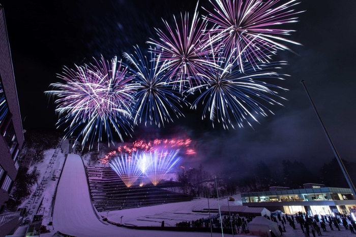 「大倉山冬花火2025」昨年の様子