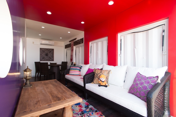 リビング(手前:オリエンタルスタイル 奥:アジアンスタイル)