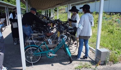 「安全な通学と自転車の整備点検」を実施　自転車組合の協力による通学用自転車の点検で事故を未然に防ぐ