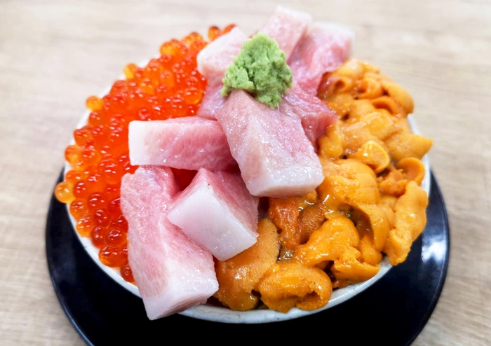 贅沢丼～うに・大トロ・いくら～ 3&#44;828円(税込)