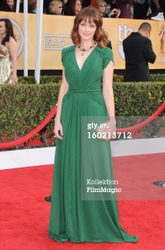 米・女優Alexis Bledelが19th Annual Screen Actors Guild　Awards（全米映画俳優組合賞)でRENA LANGEのドレスを着てレッドカーペットに登場。