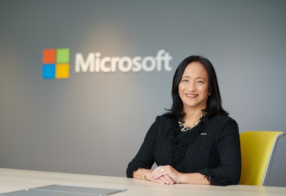 日本マイクロソフト　代表取締役 社長　津坂 美樹