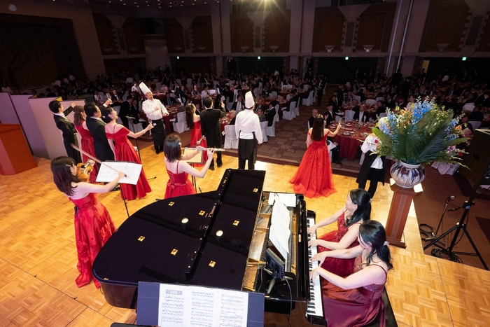 シェフがオペラ歌手たちを呼び込む!