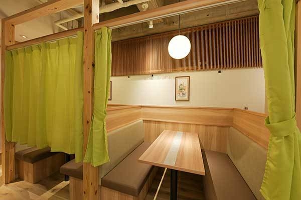 4人席はカーテンで仕切ることも