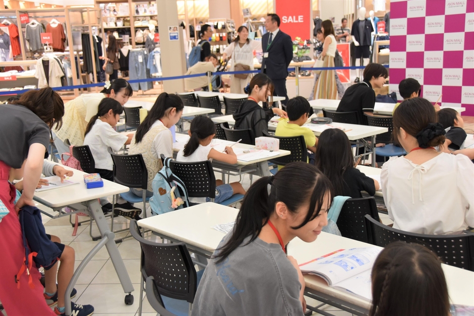 午前の「宿題サポート」の様子