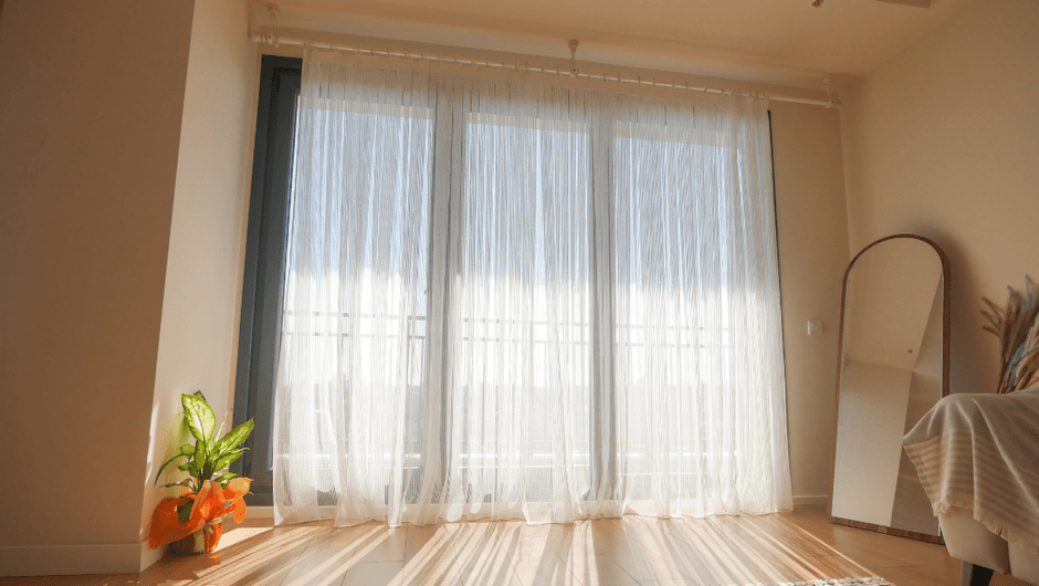 室内に熱を呼び込む最大の原因は窓