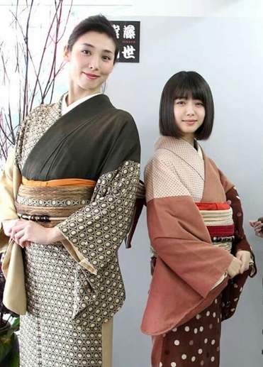 鳳恵弥と市川美織