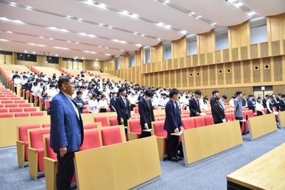 学業優秀奨学生24名と学業優秀奨励者260名が顕彰された授与式会場(N101)