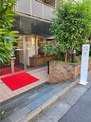 青山食演生活　ショップ外観