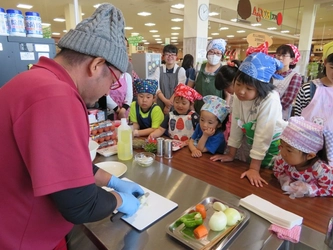 広島県福山市の「ビンゴソース」を使用したたこ焼がポルノグラフティのライブに出店