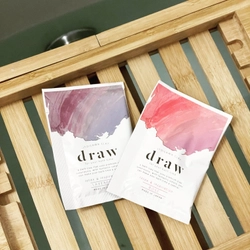 国産のクレイを使った入浴剤ブランド『draw(ドロー)』から、 一回使いきりタイプ(25g入り)が発売