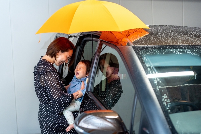 赤ちゃんを支えながらの乗せ降ろしに