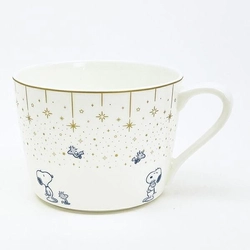 温かな飲み物でホッと一息。毎日使いに最適なスヌーピーのボーンチャイナ製マグ