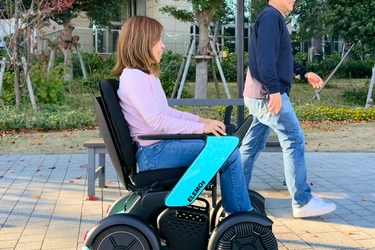 ELEMOs初の歩行領域モビリティ「たのシーモ」 ー怖くない・難しくない・そして楽しいー 航続距離30kmの電動走行チェアが12/24(水)販売開始