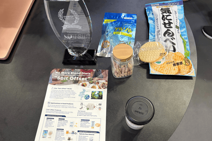 ブースに展示された「塩分オフセット技術」を使った商品