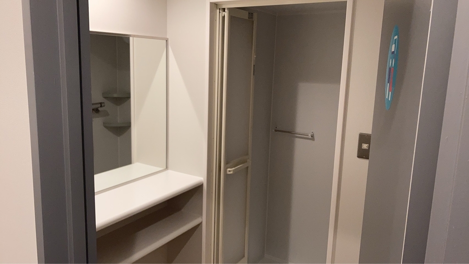 シャワールーム