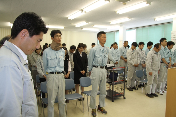 １分間の黙祷でスタート