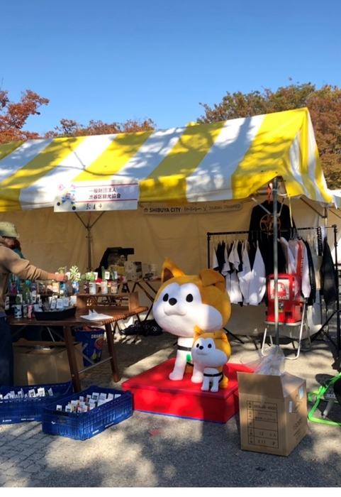 渋谷区観光協会ブース:特大マスコット設置