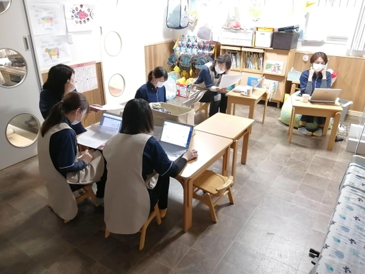 小規模な保育園でも完全ICT化により、 大幅な保育業務効率化と保護者サービス強化を実現