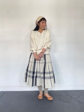 Vを前にしたモノトーンコーデ