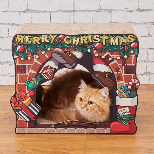「爪とぎ クリスマスハウス」表面：サンタより先にネコちゃんが暖炉に！？慌てるサンタと一緒にコミカルな写真が撮れます。