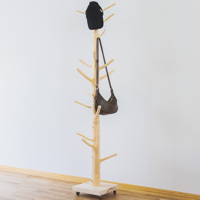 参考画像/販売中のヒノキのコートハンガー 小売価格63,000円(送料/税別)