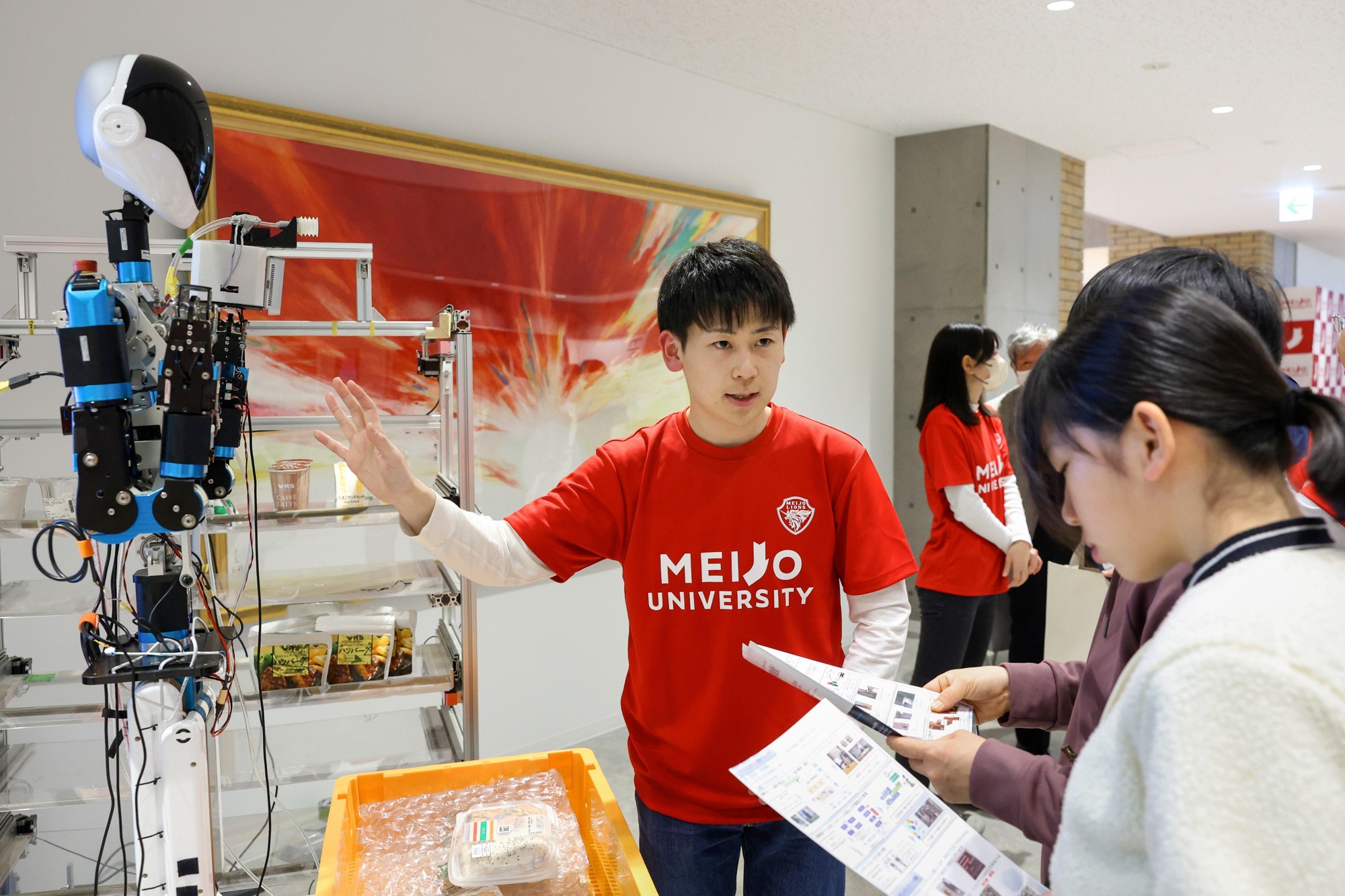 人と共存するロボットを紹介