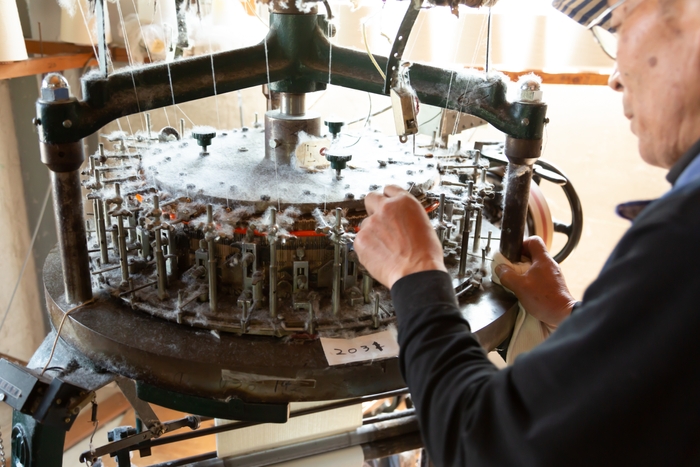 職人が経験を頼りに微調整