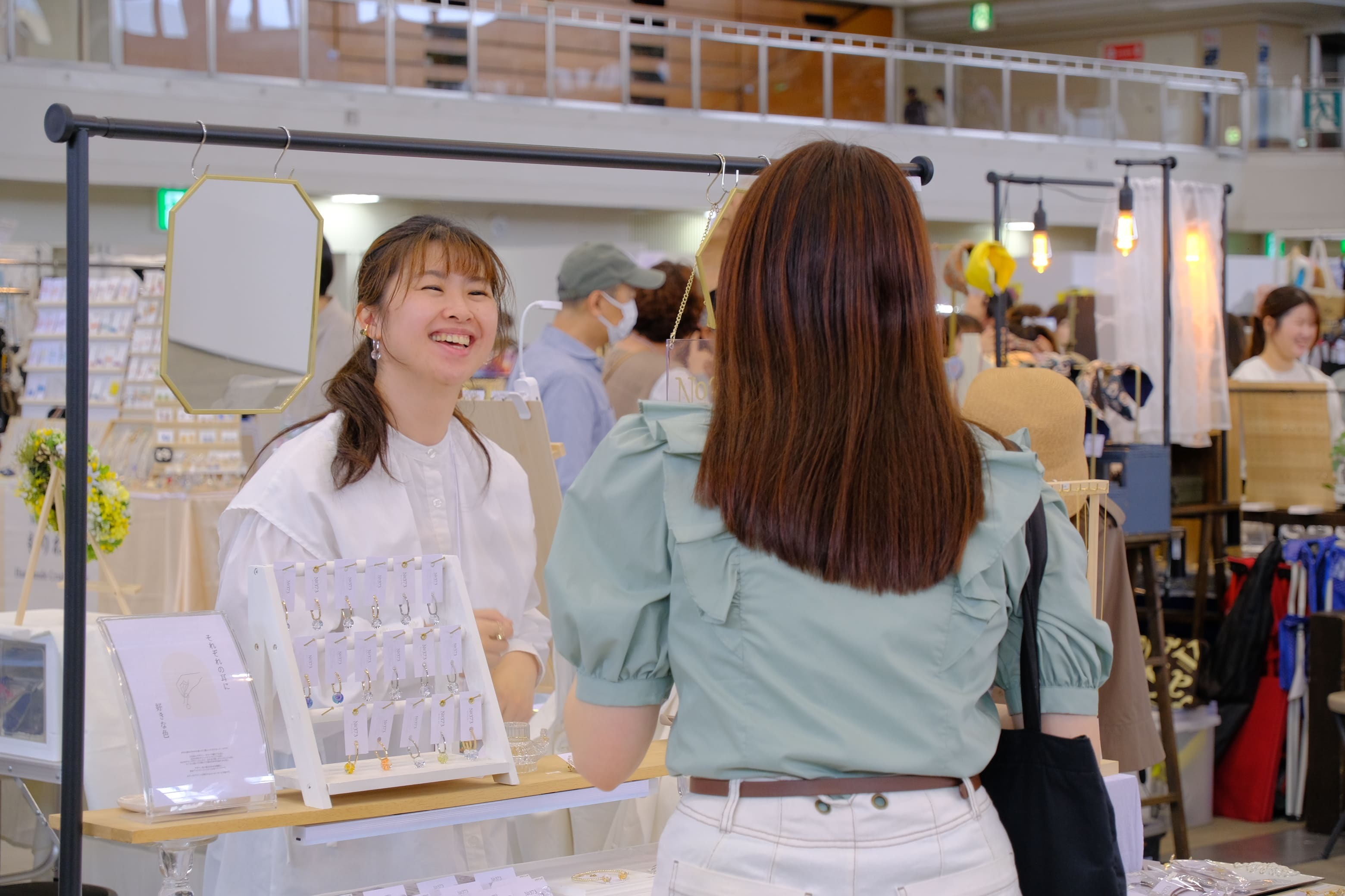 出店者と来場者の交流(前回開催)