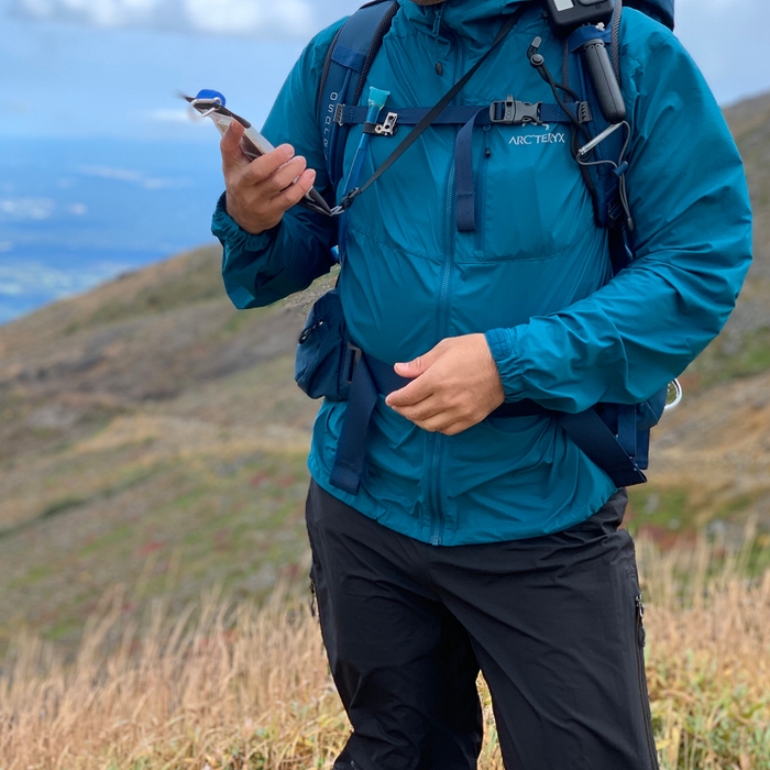 登山時にサッとスマホが見たい時に便利です