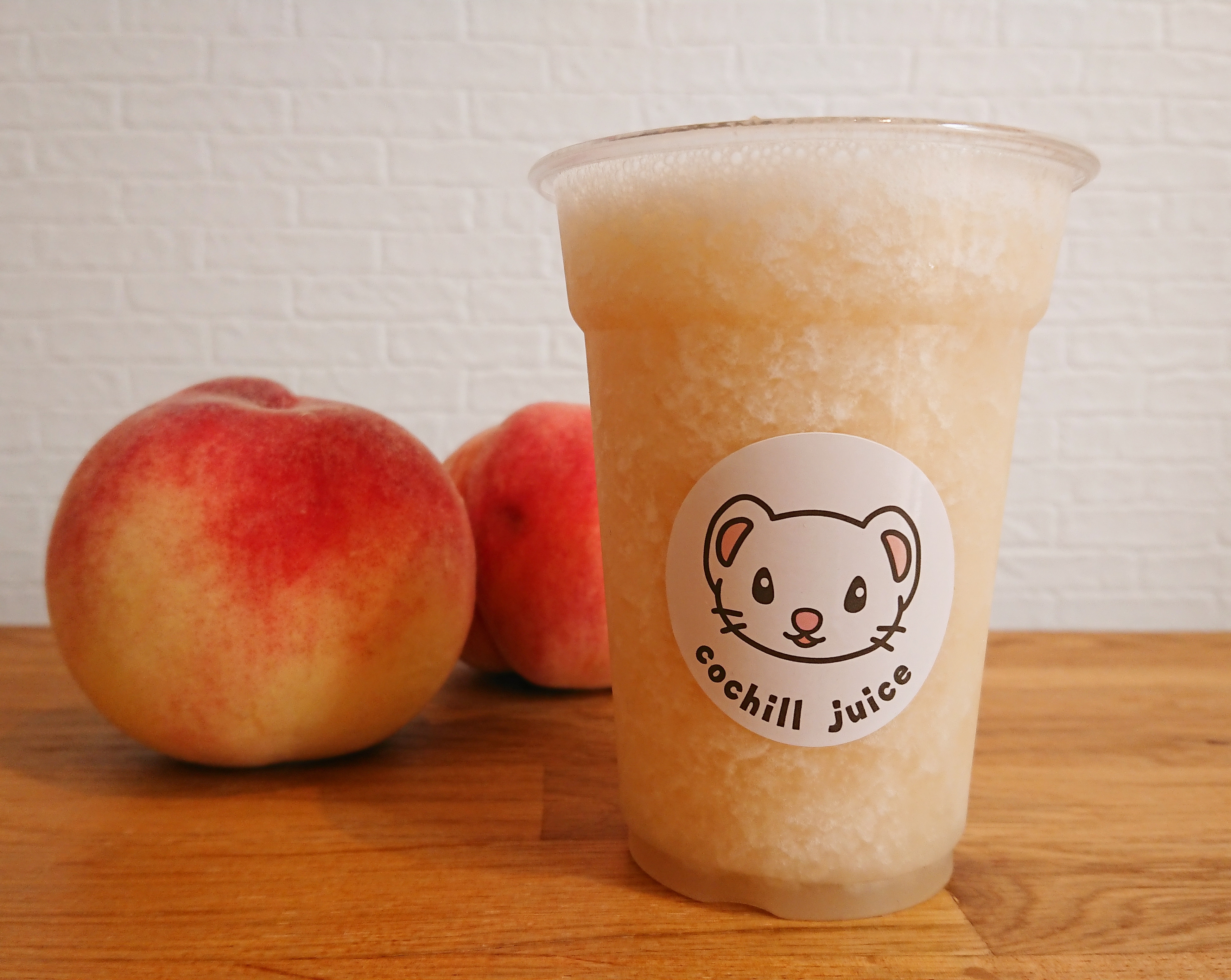 【新発売】今が旬！生の桃を贅沢に使った１００％桃ジュースが登場！