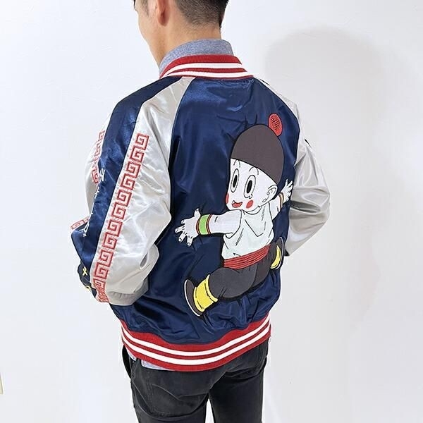 ドラゴンボールの刺繍が至る所にあるコラボスカジャン