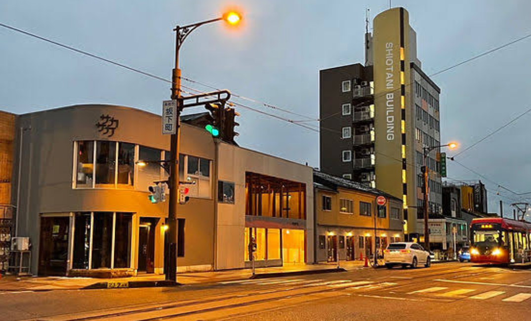 出店場所・サカサカ