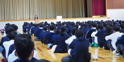 セクシュアルマイノリティについて学ぶ「人権教育講演会」を実施　中学生、高校生が性の多様性について考える