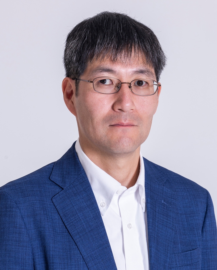 著者近影：横田 健一